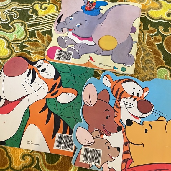 Disney 70s Golden shape books bundle: Tigger, dumbo, Winnie the Pooh & friends - Picture 9 of 9
